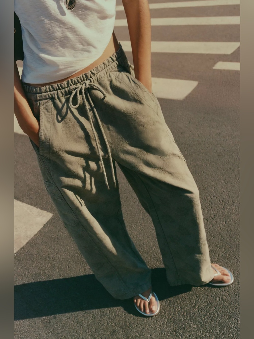 Pilcro Izzie Relaxed Full-Length Cargo Barrel Pants Size S NWOT - Picture 2 of 13
